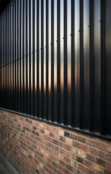 Elegant beklædning af tag og facade, Nibevej 225, Frejlev, Aalborg,